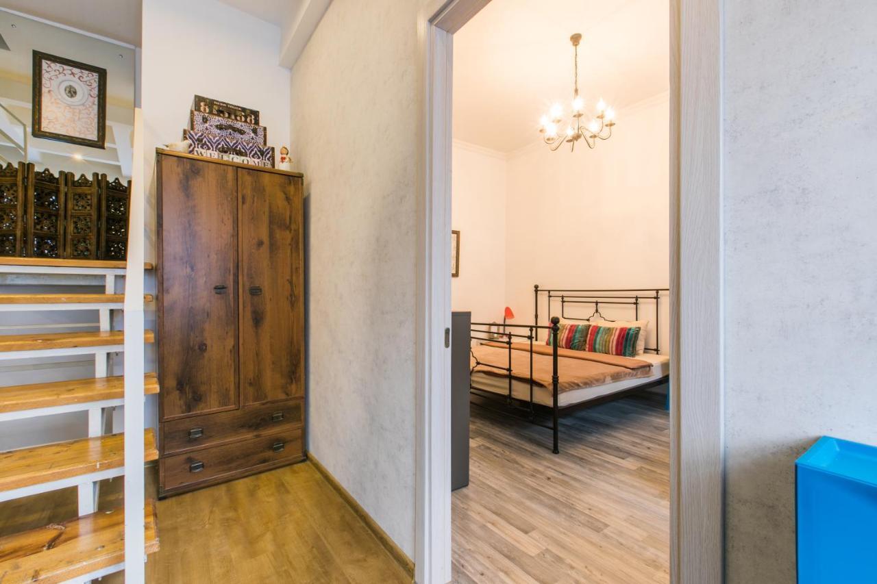 Apartment On Saadi Str Old Tbilisi Esterno foto